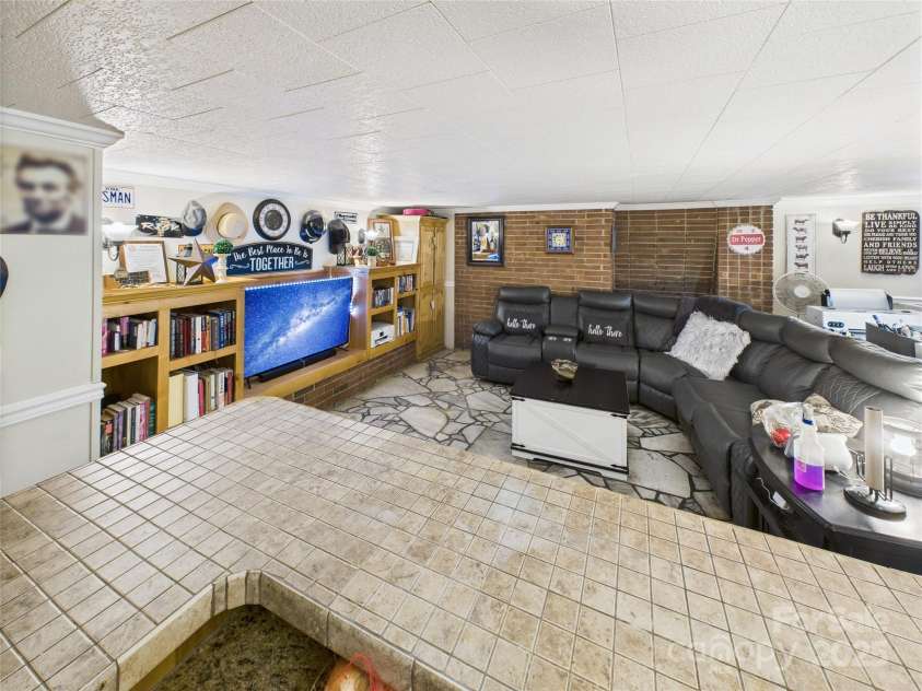 112 30th Avenue, Hickory, NC 28601.  MLS# CAR4288031, YatesRealty ID 34608. 