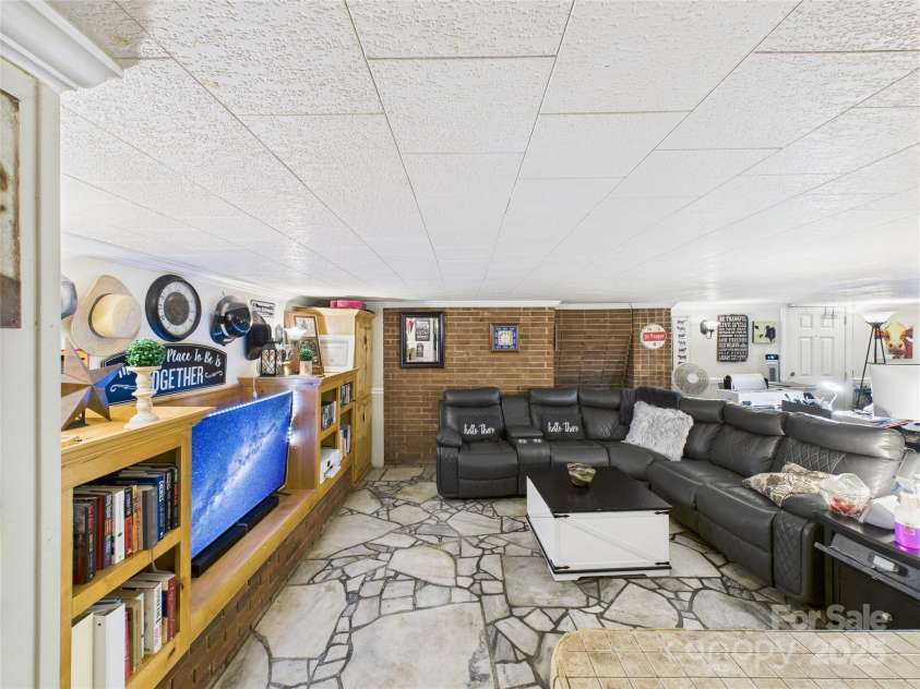 112 30th Avenue, Hickory, NC 28601.  MLS# CAR4288031, YatesRealty ID 34608. 