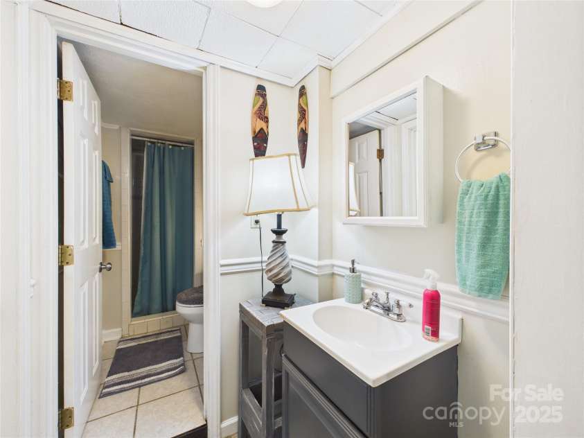 112 30th Avenue, Hickory, NC 28601.  MLS# CAR4288031, YatesRealty ID 34608. 