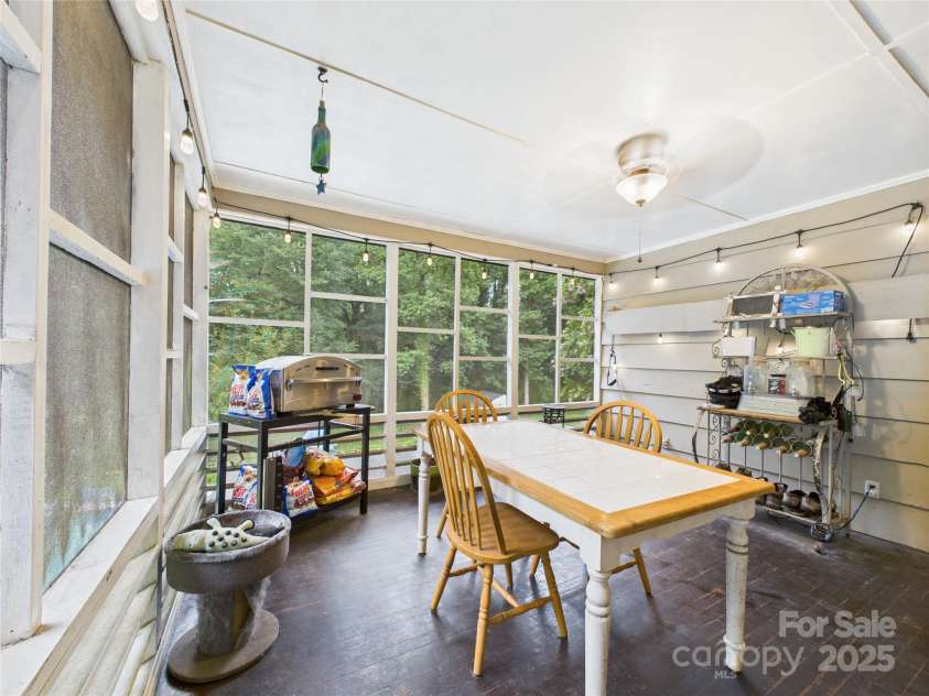 112 30th Avenue, Hickory, NC 28601.  MLS# CAR4288031, YatesRealty ID 34608. 