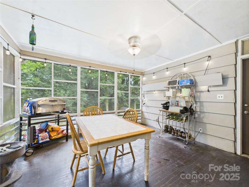 112 30th Avenue, Hickory, NC 28601.  MLS# CAR4288031, YatesRealty ID 34608. 