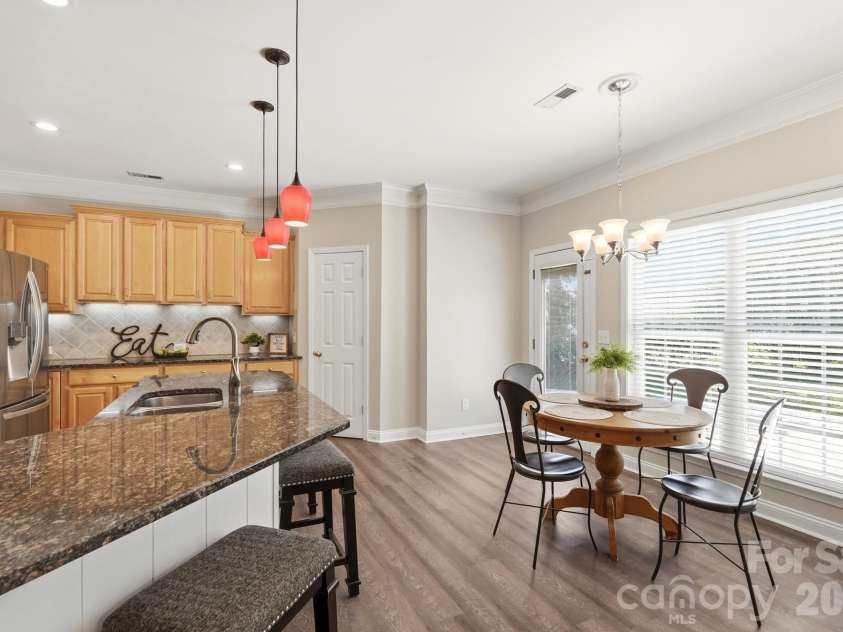 208 Harris Farm Road, Mooresville, NC 28115.  MLS# CAR4396812, YatesRealty ID 34609. Convenient Breakfast Bar