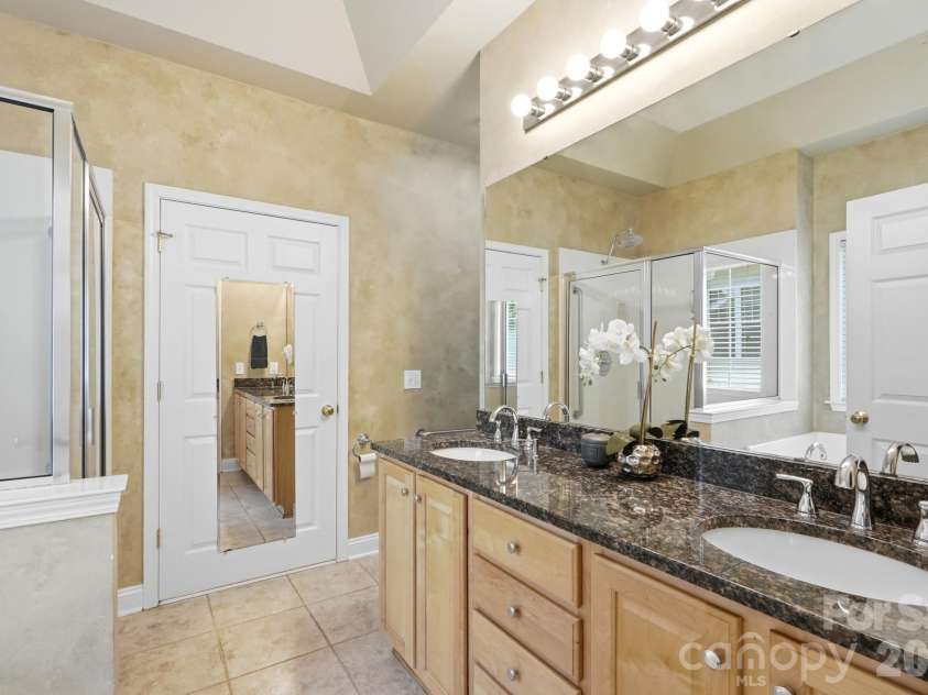 208 Harris Farm Road, Mooresville, NC 28115.  MLS# CAR4396812, YatesRealty ID 34609. Double Vanity