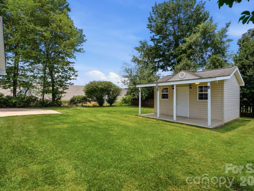 208 Harris Farm Road, Mooresville, NC 28115.  MLS# CAR4396812, YatesRealty ID 34609. Private irrigation well keeps lawn lush while saving on water