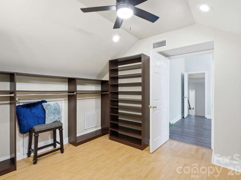 208 Harris Farm Road, Mooresville, NC 28115.  MLS# CAR4396812, YatesRealty ID 34609. Wow!