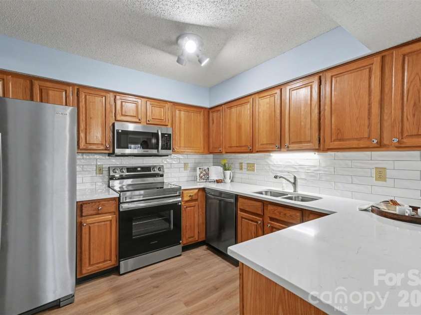 5866 Harris Grove Lane, Charlotte, NC 28212.  MLS# CAR4355015, YatesRealty ID 3461. 