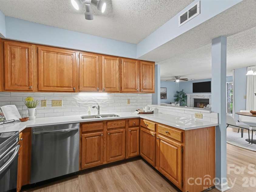 5866 Harris Grove Lane, Charlotte, NC 28212.  MLS# CAR4355015, YatesRealty ID 3461. 