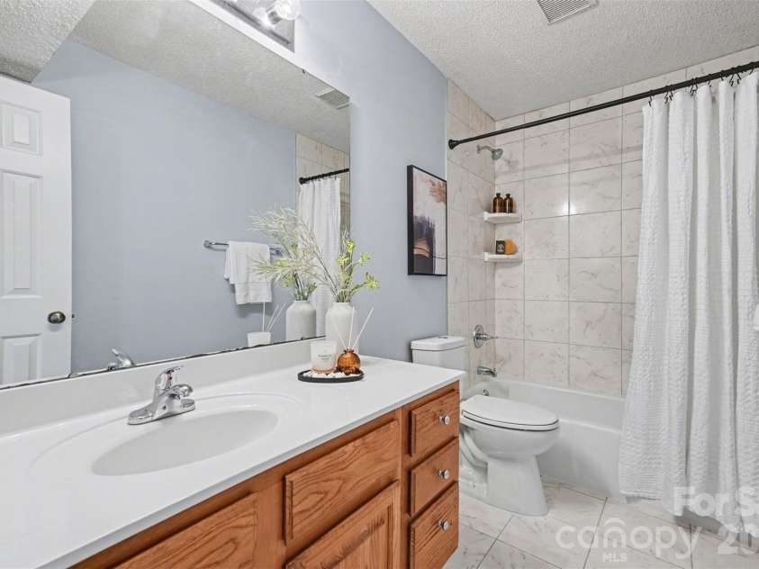 5866 Harris Grove Lane, Charlotte, NC 28212.  MLS# CAR4355015, YatesRealty ID 3461. 