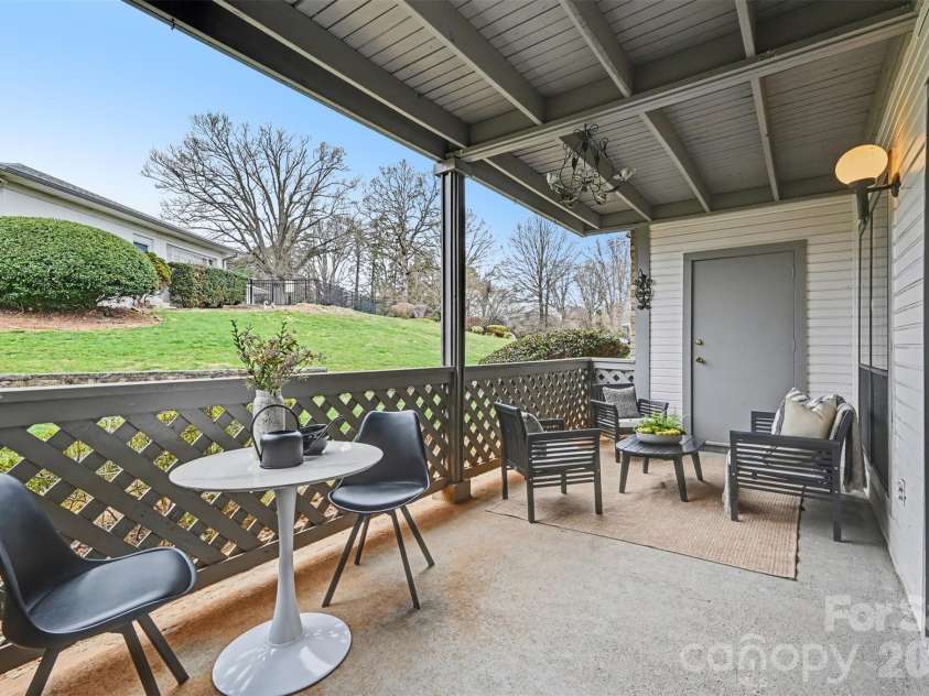 5866 Harris Grove Lane, Charlotte, NC 28212.  MLS# CAR4355015, YatesRealty ID 3461. 