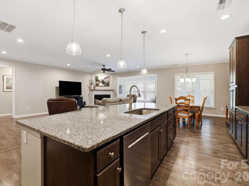 15802 Reynolds Drive, Fort Mill, SC 29707.  MLS# CAR4392763, YatesRealty ID 34610. 