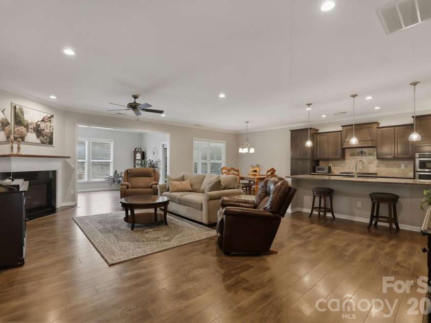 15802 Reynolds Drive, Fort Mill, SC 29707.  MLS# CAR4392763, YatesRealty ID 34610. 