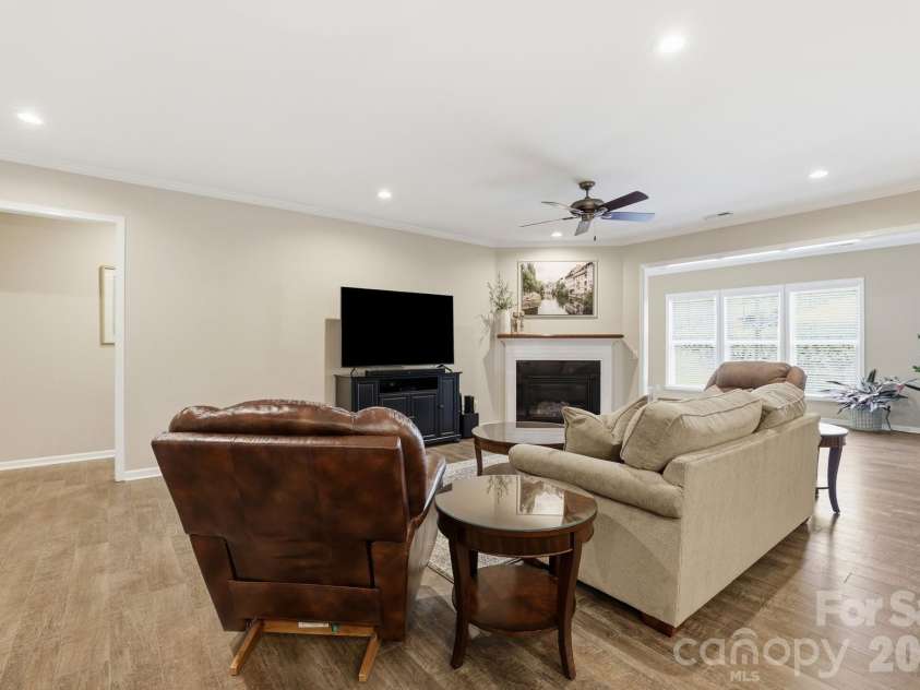 15802 Reynolds Drive, Fort Mill, SC 29707.  MLS# CAR4392763, YatesRealty ID 34610. 