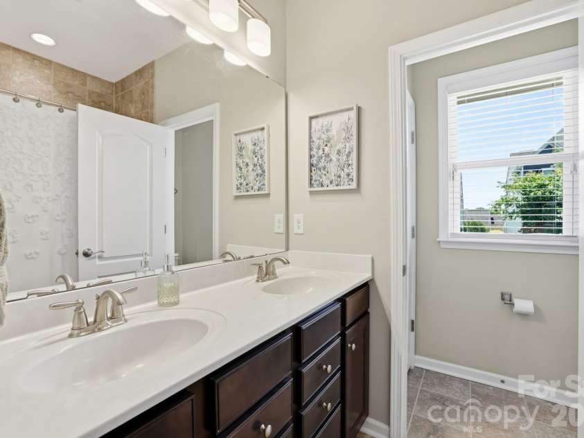15802 Reynolds Drive, Fort Mill, SC 29707.  MLS# CAR4392763, YatesRealty ID 34610. 