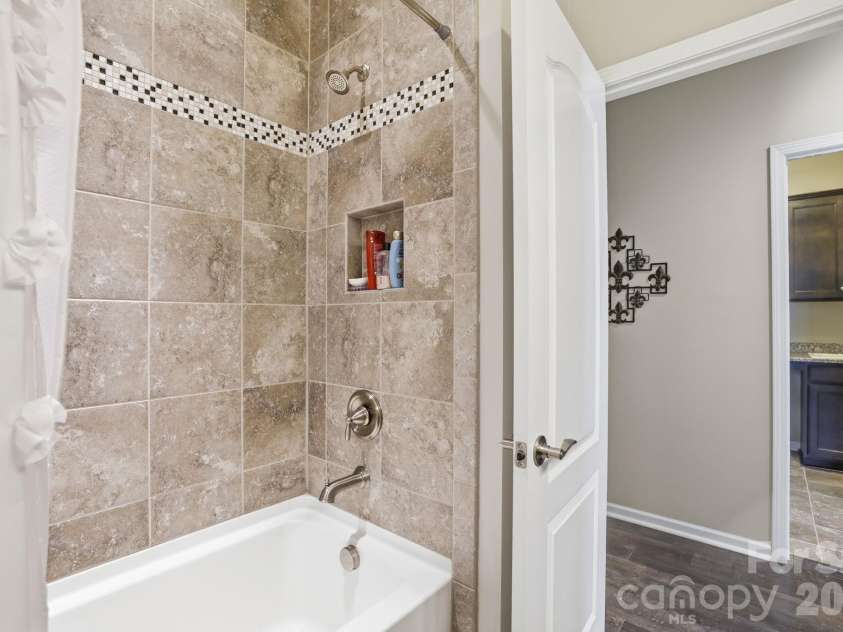 15802 Reynolds Drive, Fort Mill, SC 29707.  MLS# CAR4392763, YatesRealty ID 34610. 