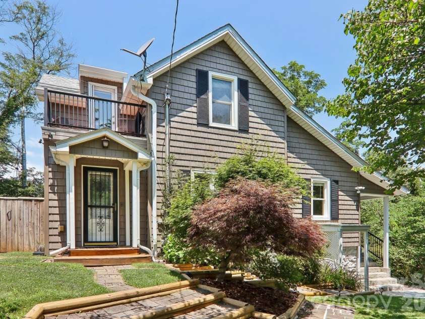 23 Tuskeegee Street, Asheville, NC 28801.  MLS# CAR4398040, YatesRealty ID 34611. 