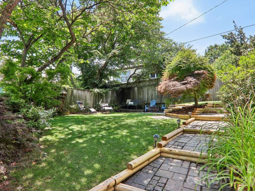 23 Tuskeegee Street, Asheville, NC 28801.  MLS# CAR4398040, YatesRealty ID 34611. Cute and comfortable yard