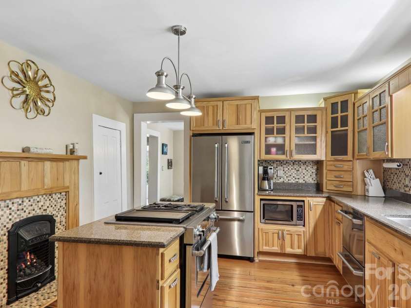 23 Tuskeegee Street, Asheville, NC 28801.  MLS# CAR4398040, YatesRealty ID 34611. Kitchen