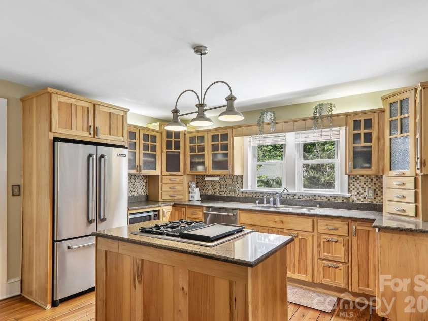 23 Tuskeegee Street, Asheville, NC 28801.  MLS# CAR4398040, YatesRealty ID 34611. Kitchen