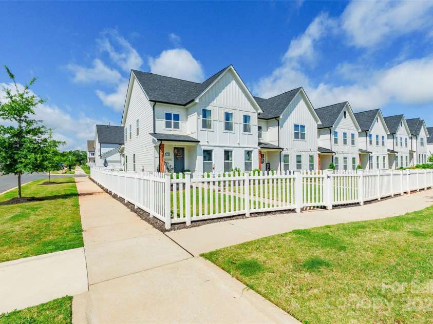 651 Melville Drive, Rock Hill, SC 29732.  MLS# CAR4262767, YatesRealty ID 34611. 