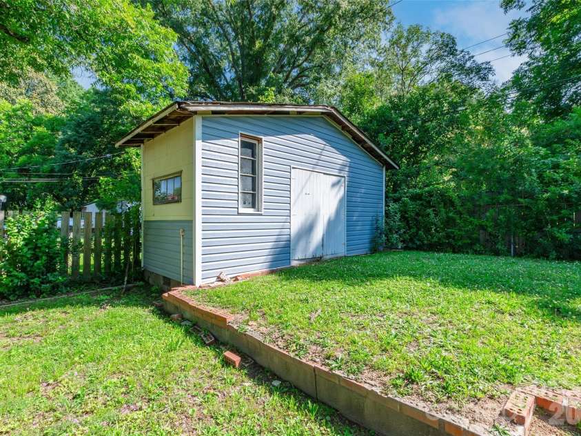 129 Brawley Street, Chester, SC 29706.  MLS# CAR4392609, YatesRealty ID 34612. 
