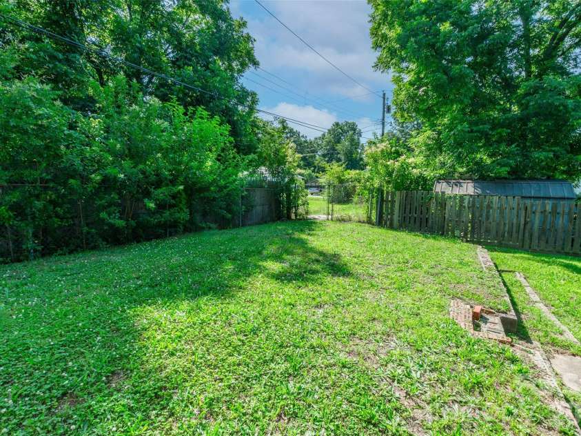 129 Brawley Street, Chester, SC 29706.  MLS# CAR4392609, YatesRealty ID 34612. 