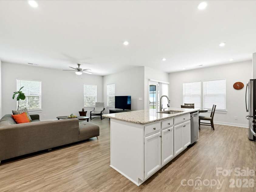 10038 Lilac Court, Charlotte, NC 28215.  MLS# CAR4396585, YatesRealty ID 34613. 