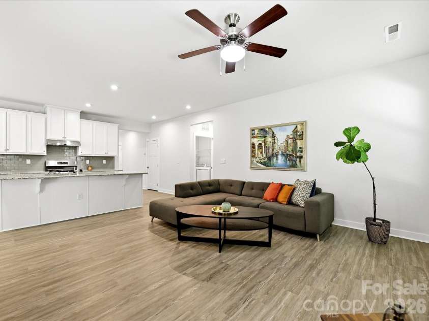 10038 Lilac Court, Charlotte, NC 28215.  MLS# CAR4396585, YatesRealty ID 34613. 