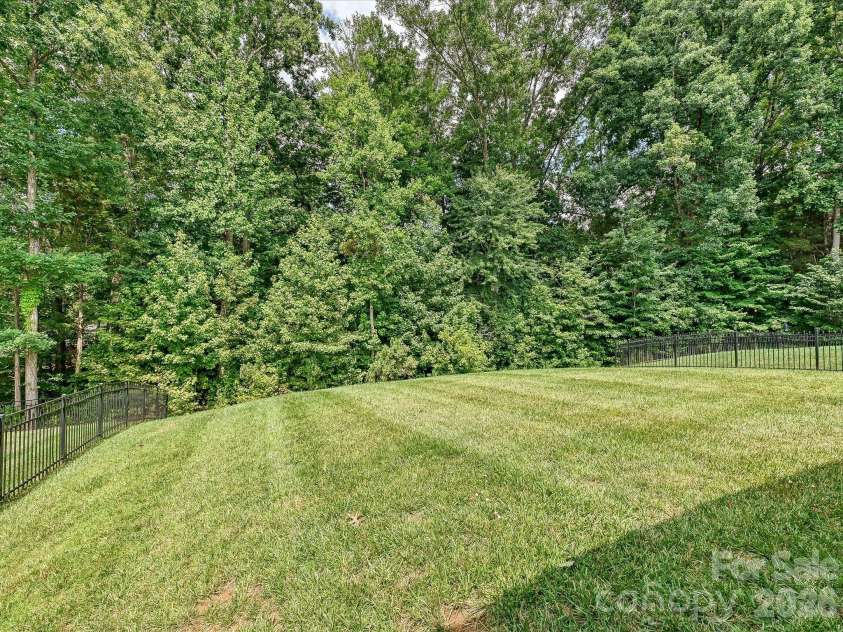 10038 Lilac Court, Charlotte, NC 28215.  MLS# CAR4396585, YatesRealty ID 34613. 