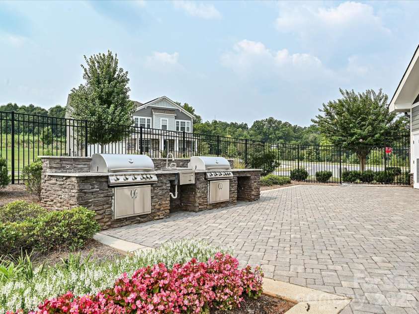 10038 Lilac Court, Charlotte, NC 28215.  MLS# CAR4396585, YatesRealty ID 34613. 