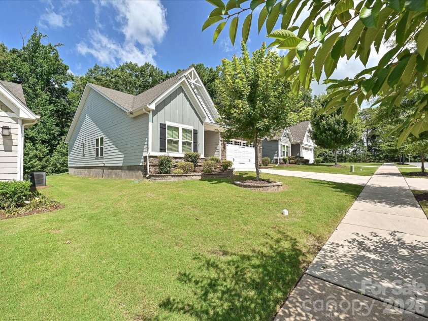 10038 Lilac Court, Charlotte, NC 28215.  MLS# CAR4396585, YatesRealty ID 34613. 