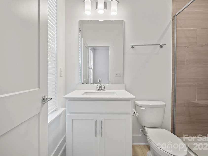 4018 Capital Ridge Court, Charlotte, NC 28205.  MLS# CAR4196575, YatesRealty ID 34613. 2nd Full bath upstairs