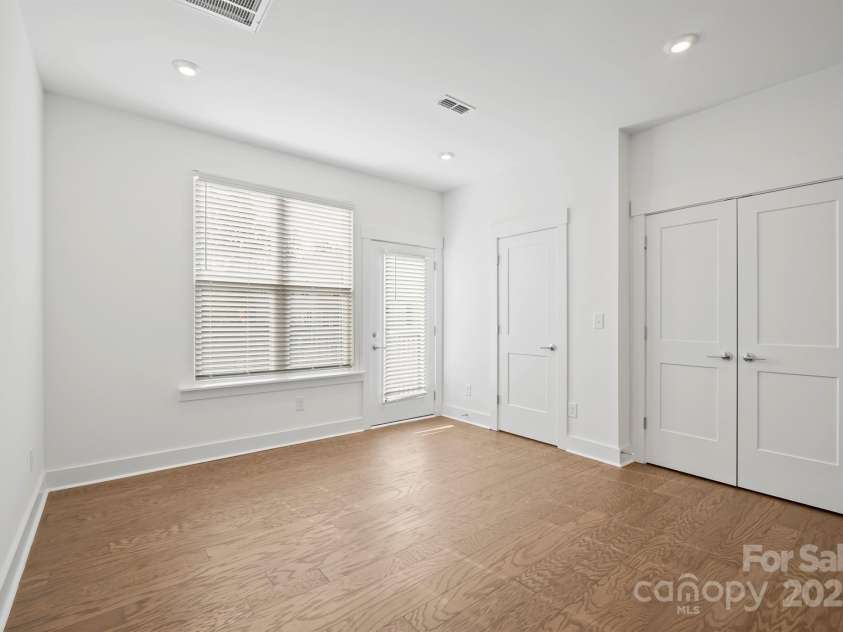 4018 Capital Ridge Court, Charlotte, NC 28205.  MLS# CAR4196575, YatesRealty ID 34613. Dining area