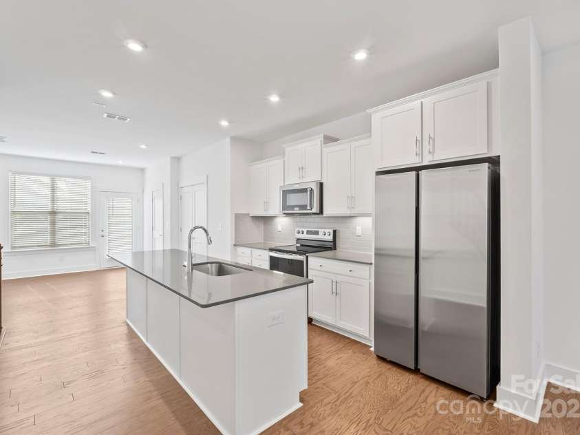 4018 Capital Ridge Court, Charlotte, NC 28205.  MLS# CAR4196575, YatesRealty ID 34613. Open gourmet chef's kitchen