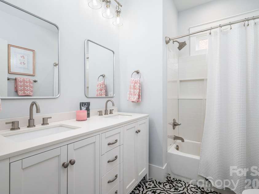 4282 Holly Circle, Conover, NC 28613.  MLS# CAR4397170, YatesRealty ID 34614. Hall Bath