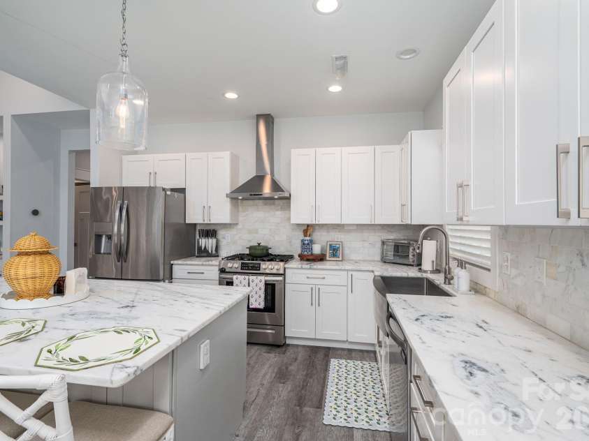 4282 Holly Circle, Conover, NC 28613.  MLS# CAR4397170, YatesRealty ID 34614. Kitchen