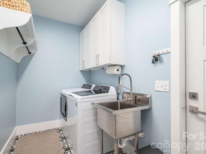 4282 Holly Circle, Conover, NC 28613.  MLS# CAR4397170, YatesRealty ID 34614. Laundry