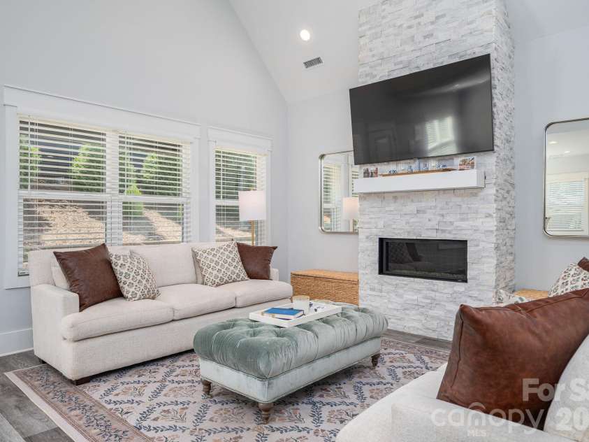 4282 Holly Circle, Conover, NC 28613.  MLS# CAR4397170, YatesRealty ID 34614. Living Room