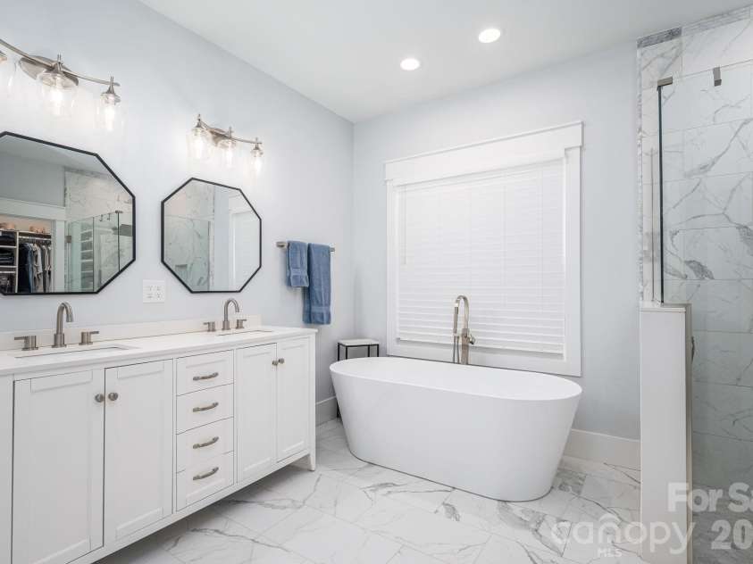 4282 Holly Circle, Conover, NC 28613.  MLS# CAR4397170, YatesRealty ID 34614. Primary Bath