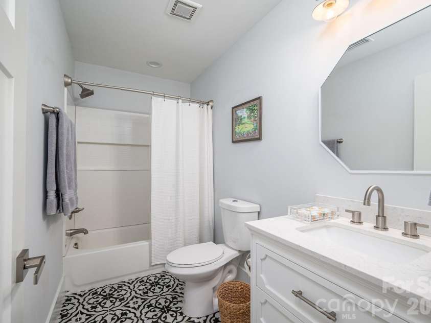 4282 Holly Circle, Conover, NC 28613.  MLS# CAR4397170, YatesRealty ID 34614. Upstairs Bath