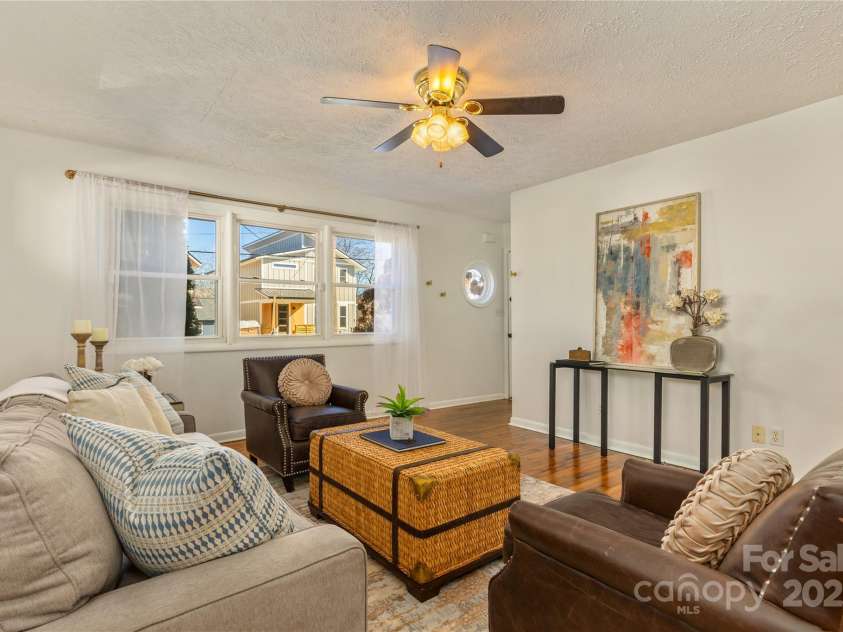 68 Vandalia Avenue, Asheville, NC 28806.  MLS# CAR4287354, YatesRealty ID 34615. 