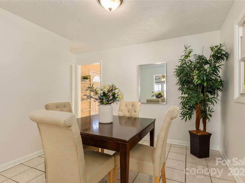 68 Vandalia Avenue, Asheville, NC 28806.  MLS# CAR4287354, YatesRealty ID 34615. 