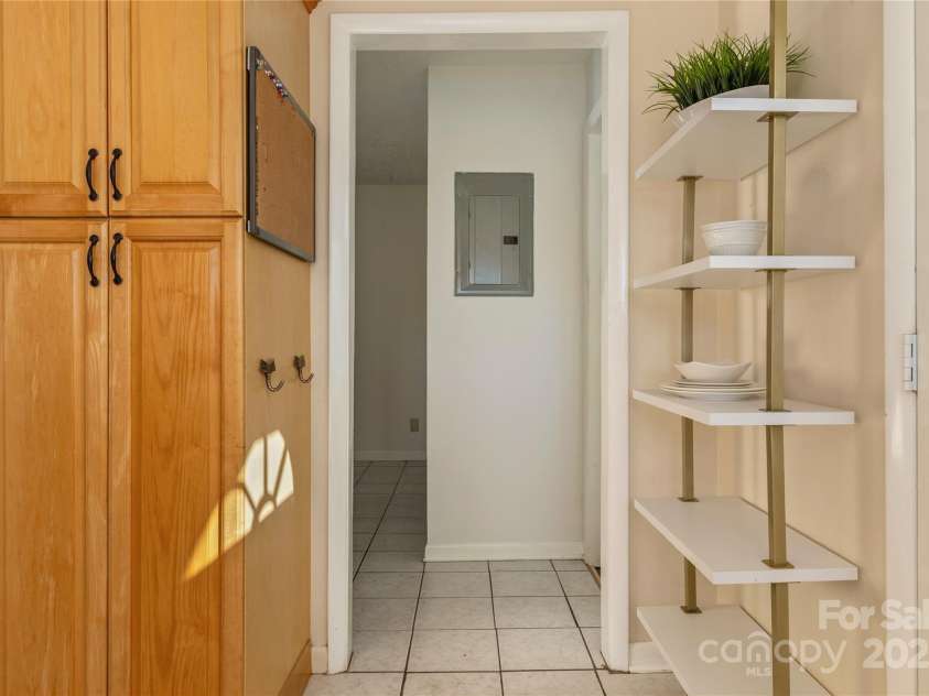 68 Vandalia Avenue, Asheville, NC 28806.  MLS# CAR4287354, YatesRealty ID 34615. 