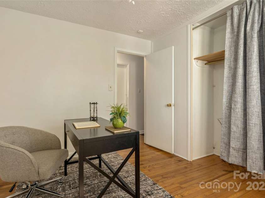 68 Vandalia Avenue, Asheville, NC 28806.  MLS# CAR4287354, YatesRealty ID 34615. 