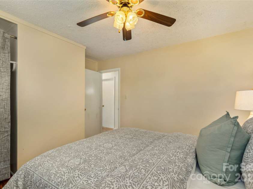 68 Vandalia Avenue, Asheville, NC 28806.  MLS# CAR4287354, YatesRealty ID 34615. 