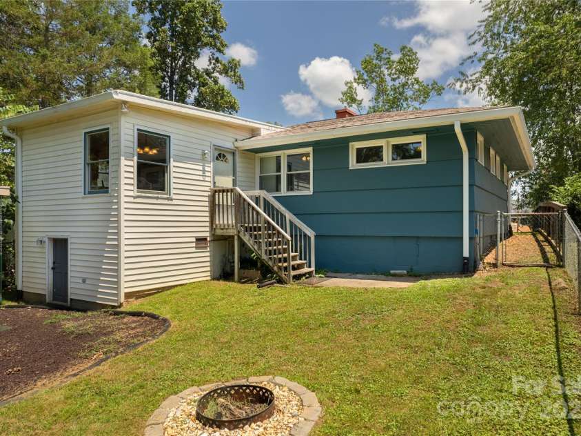68 Vandalia Avenue, Asheville, NC 28806.  MLS# CAR4287354, YatesRealty ID 34615. 