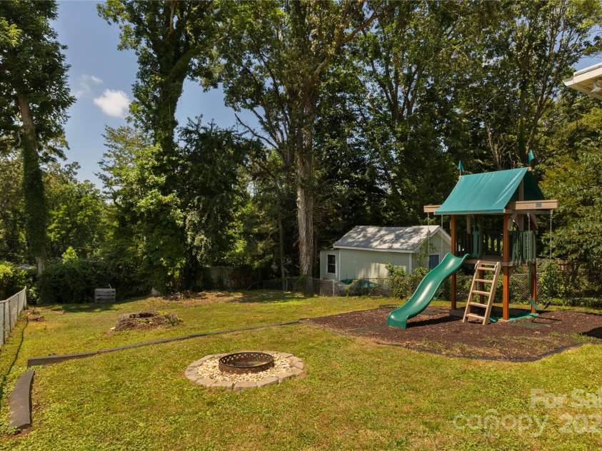68 Vandalia Avenue, Asheville, NC 28806.  MLS# CAR4287354, YatesRealty ID 34615. 