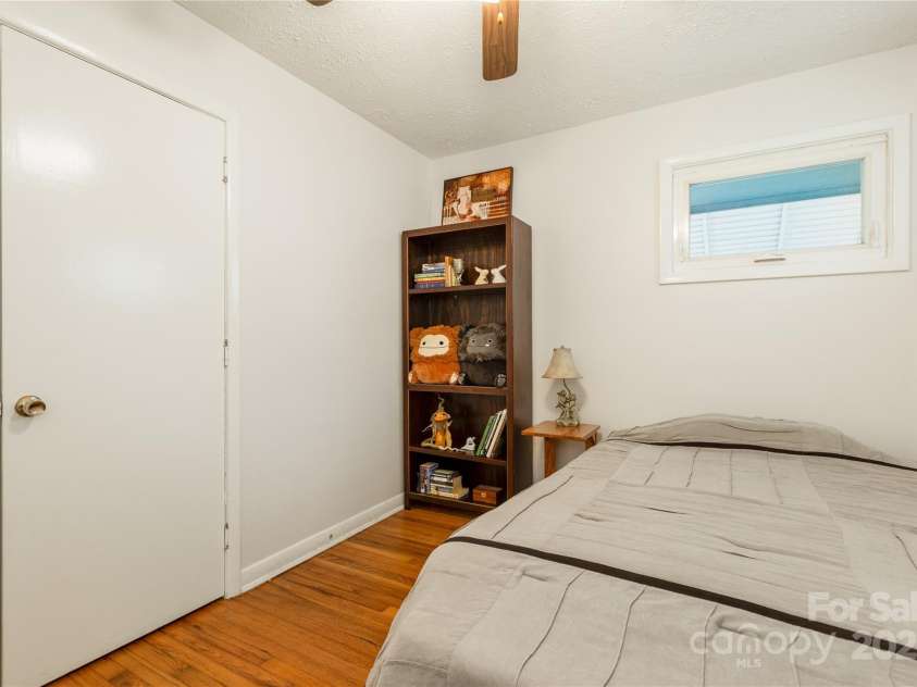 68 Vandalia Avenue, Asheville, NC 28806.  MLS# CAR4287354, YatesRealty ID 34615. Bed 2