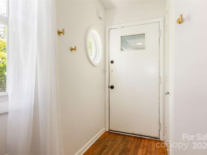 68 Vandalia Avenue, Asheville, NC 28806.  MLS# CAR4287354, YatesRealty ID 34615. Front entry