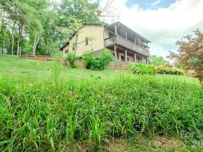 49 Jake Drive, Canton, NC 28716.  MLS# CAR4398234, YatesRealty ID 34618. 