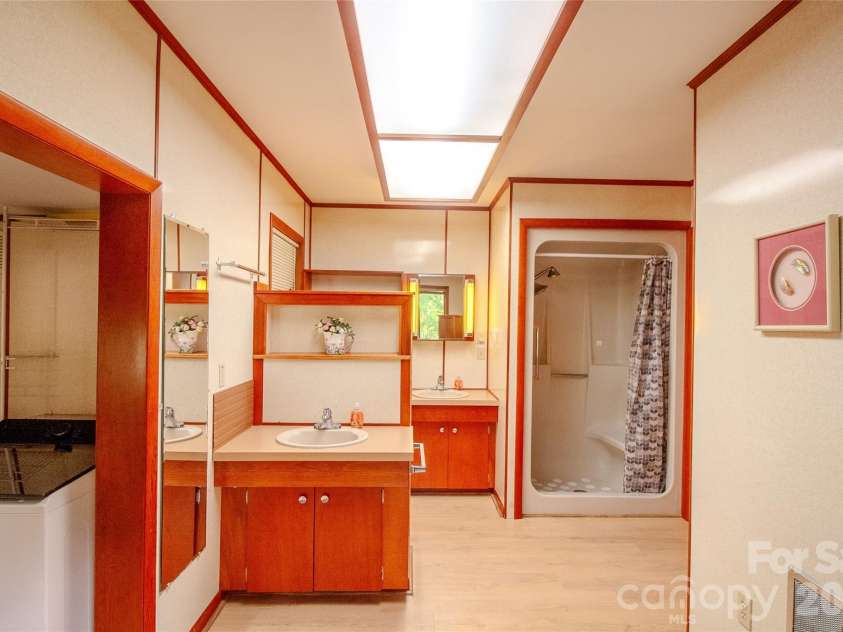 49 Jake Drive, Canton, NC 28716.  MLS# CAR4398234, YatesRealty ID 34618. Upstairs bathroom